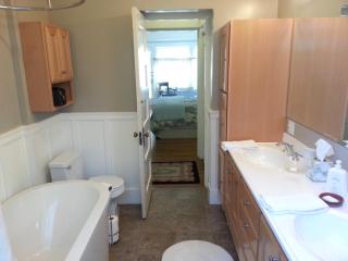 Ideal Location in West Beach! Spacious Chapala Gardens 1BR - Unit 1 - 7