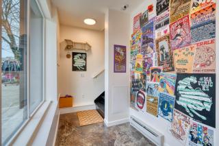 Stay Portland - Crossroads Vintage Funk Penthouse - 94 WalkScore - 2