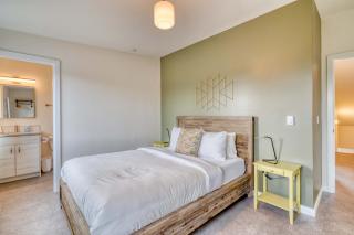 Stay Portland - Crossroads Vintage Funk Penthouse - 94 WalkScore - 7