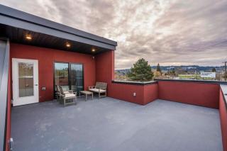 Stay Portland - Crossroads Vintage Funk Penthouse - 94 WalkScore - 6