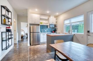 Stay Portland - The Division Street Funk Flat - 94 WalkScore - 2