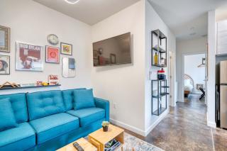 Modern Flat Perfect Location 2BR - Sleeps 4 - 2