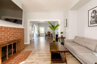 Remodeled 2BR - Walk to Coffee Bars & More - 8
