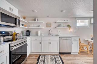 Stay Portland - Vibrant Portland Getaway, Chic Flat - 6