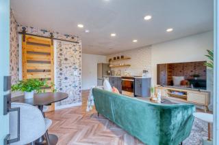 Stay Portland - The Woodstock Inn - Reed College & Vintage Shops - 4