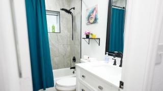 Cozy Tampa Getaway, 2 Bedrooms, minutes from Downtown & Busch Gardens - 9