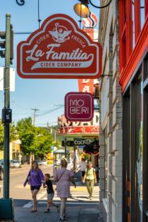 Stay Portland - The Madison Farmhouse - Vintage Shops & Espresso - 8