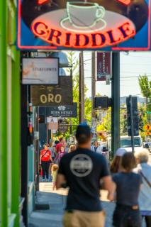 Stay Portland - The Madison Farmhouse - Vintage Shops & Espresso - 2