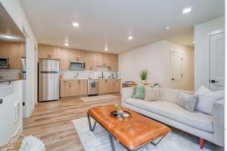 Stay Portland - The Madison Farmhouse - Vintage Shops & Espresso - 9