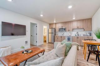 Stay Portland - The Madison Farmhouse - Vintage Shops & Espresso - 8