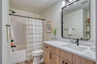 Stay Portland - The Madison Farmhouse - Vintage Shops & Espresso - 7