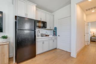 Cozy and Convenient Residential Duplex in Woodland - 8