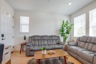 Cozy and Convenient Residential Duplex in Woodland - 5