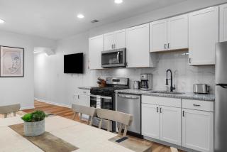 Central Lawrenceville 1B Bright and Stylish 2 Bedroom Apartment with Free Street Parking - 3