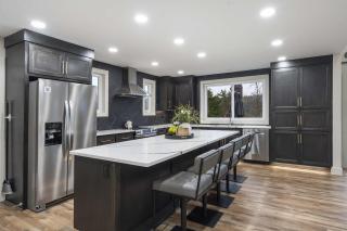 Van Kirk Cove - 6 BDR Stunner - 8