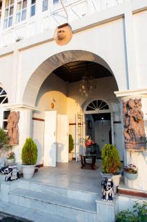 Arvelia Colonial George Everest Luxe By Da Alohas - 2