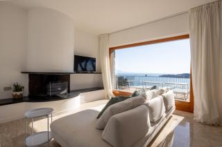 Modern and Elegant apartment with a spacious sea view terrace overlooking Palmaria Island Bright designer interiors Fully equipped Up to 6 guests Private parking Aircon All the comforts for a perfect stay - 8