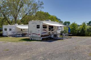 2 Mi to Lake Guntersville Peaceful Camper Home - 9