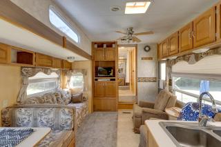 2 Mi to Lake Guntersville Peaceful Camper Home - 7