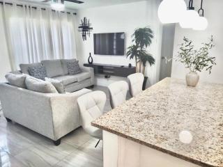 House Aurora next to Bush Gardens - 3