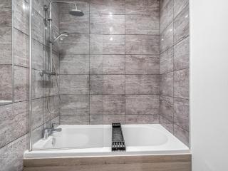 The Azure Hideaway 2BR 2BA City Centre - 8