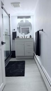 Contemporary Apartment- Prime Location to MBTA - 6