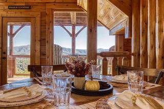 VIEWS! - Hot Tub - 3 Decks - Community Pool - 2