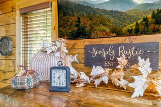 VIEWS! - Hot Tub - 3 Decks - Community Pool - 1