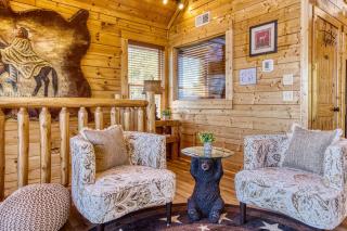 VIEWS! - Hot Tub - 3 Decks - Community Pool - 1