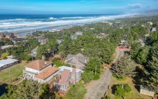 Kamis Beach House - Meredith Lodging - 5