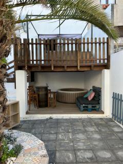 A house with a garden, garage, sauna, and jacuzzi - 0