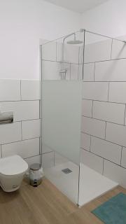 A house with a garden, garage, sauna, and jacuzzi - 8