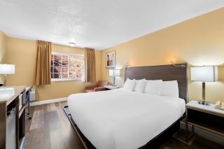 Americas Best Value Inn and Suites Flagstaff - 9