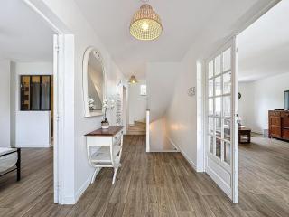 6 bedroom, 5 bathroom villa near Paris - 0