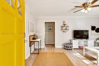 Norcross Adventure 2B Perfect for Group Trips - 5