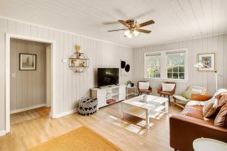 Norcross Adventure 2B Perfect for Group Trips - 4