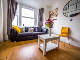 En-suite 1 Woodhouse, private bath, 2 kitchen - 0