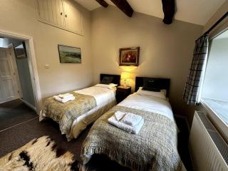 The Bronte Moor Retreat - 3 Bed, Pet Friendly Cottage - Stunning Views - Hot Tub - 2