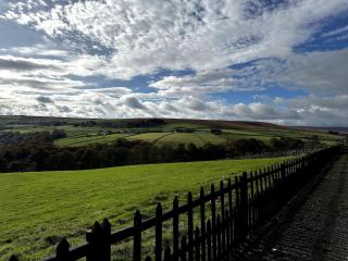 The Bronte Moor Retreat - 3 Bed, Pet Friendly Cottage - Stunning Views - Hot Tub - 3