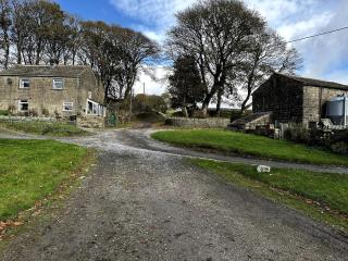 The Bronte Moor Retreat - 3 Bed, Pet Friendly Cottage - Stunning Views - Hot Tub - 5