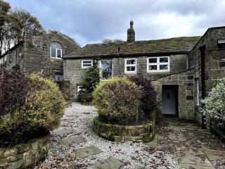 The Bronte Moor Retreat - 3 Bed, Pet Friendly Cottage - Stunning Views - Hot Tub - 8