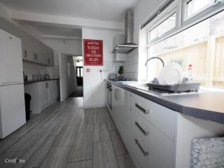 En-suite 2 Woodhouse, private bath, 2 kitchen - 6