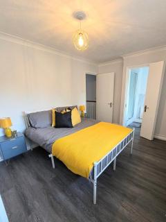 Stunning 3Bed 2bath family home with Garden - 9