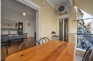 Attiki Haven - 4BR Stay - Steps from Metro by ΜΡS - 2