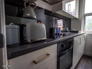 En-suite 3 Woodhouse, private bath, 2 kitchen - 9