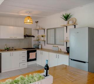 The Ocean Side Cottage - 9