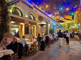 Elegant Two-Bedroom Residence- Athens Cozy Gem - 300Mbps Internet - 10 min to Acropolis by subway - 1