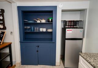 Bright and Sunny Springfield Carriage House - 2