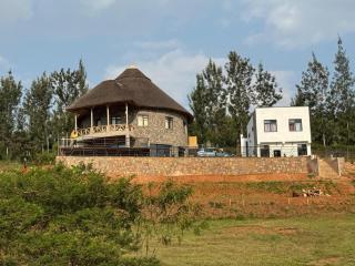 African-style villa with lake view, sleeps 12 - 8