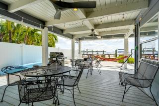 Gulf Coast Luxury! Quiet Home 4 Mi to Sponge Docks - 7